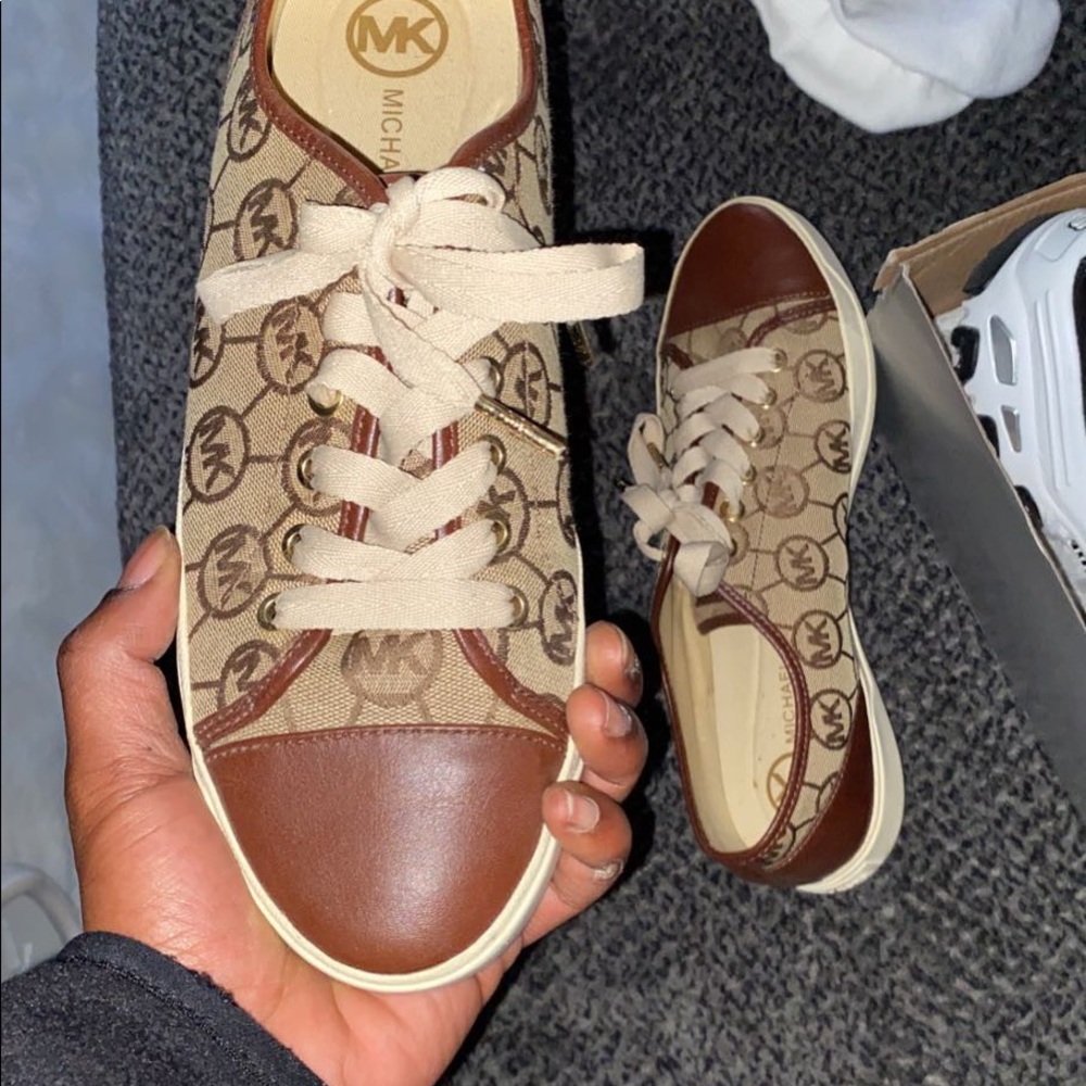 Shoes - Picture 2 of 2